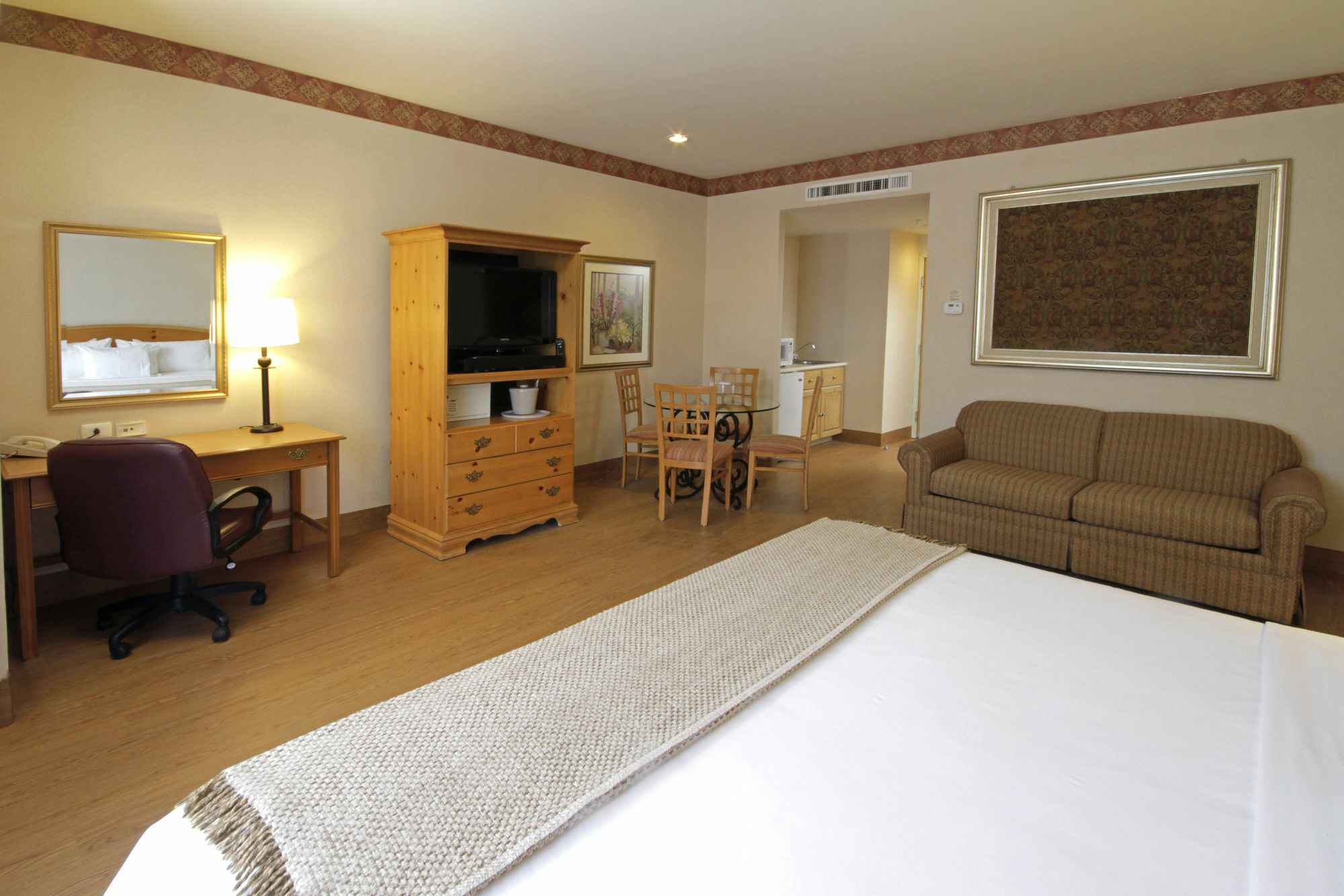 Holiday Inn Express Silao-Aeropuerto Bajio By Ihg Esterno foto